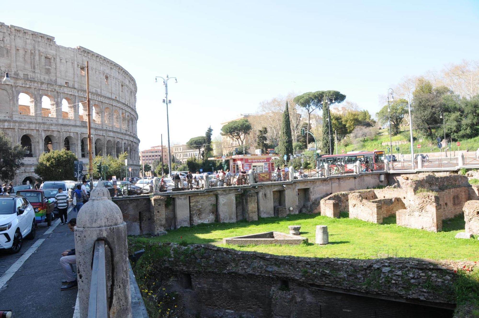 A Casa Di Lu, Al Colosseo - Guest House Roma Esterno foto